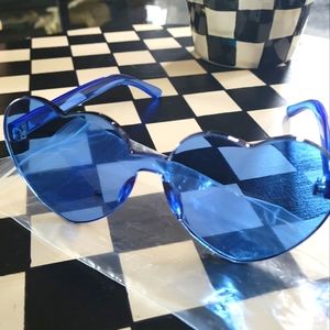 Heart shaped retro sunglasses
